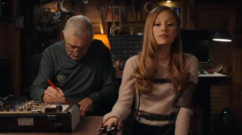 assets/robert-de-niro-and-ariana-grande-in-focker-in-law.jpeg