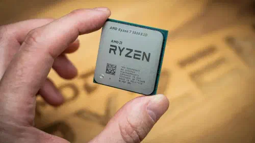 assets/amd_ryzen_7_5800x3d_en_manos-2.jpeg