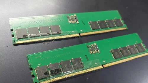 assets/24-GB-ASUS-HUDIMM-One-Sub-Channel-DDR5-Memory-_1-1.jpeg