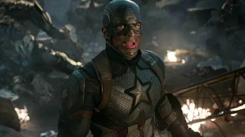 assets/chris-evans-captain-america-dirty-in-the-middle-of-a-battlefield-in-avengers-endgame.jpeg