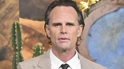 assets/walton-goggins-posing-on-the-red-carpet-for-fallout-season-2.jpeg