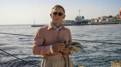 assets/daniel-craig-as-benoit-blanc-in-glass-onion-a-knives-out-mystery-1.jpeg