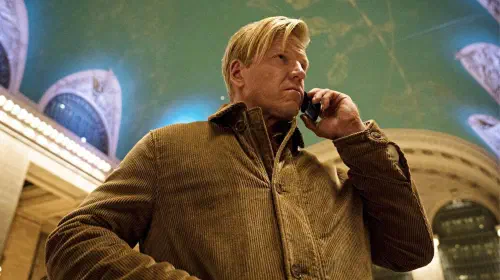 assets/jake-busey-mr-robot-cyberpunk-thriller-streaming-success-apple-store.jpeg