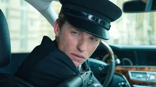 assets/eddie-redmayne-aims-his-gun-at-someone-in-the-day-of-the-jackal-season-1.jpeg