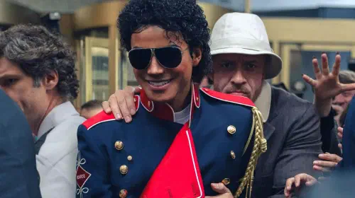 assets/jaafar-jackson-as-michael-jackson-walking-through-a-crowd-in-michael-2026.jpeg