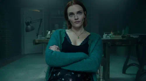 assets/madeline-brewer-as-bronte-in-episode-508-of-you.jpeg