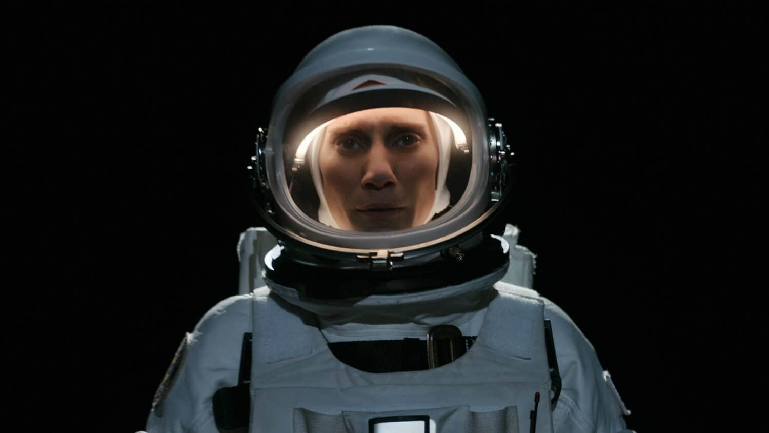 katee-sackhoff-wearing-a-spacesuit-in-another-life-on-netflix.jpeg