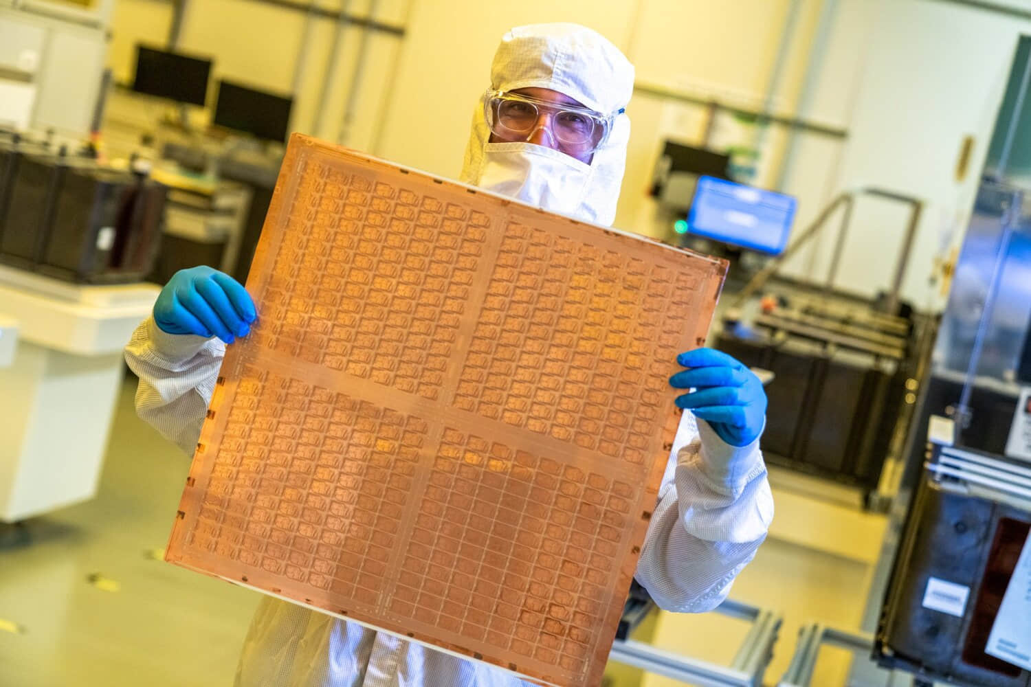 Intel-glass-substrate-1-scaled.jpeg