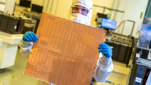 assets/Intel-glass-substrate-1-scaled.jpeg