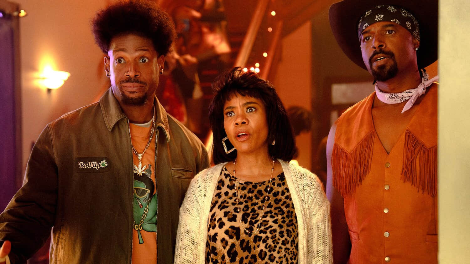 marlon-wayans-shorty-regina-hall-s-brenda-and-shawn-wayans-ray-looking-surprised-at-someone-in-scary-movie.jpeg