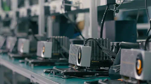 assets/Lisuan-7G100-6nm-Graphics-Card-China-1-scaled.jpeg