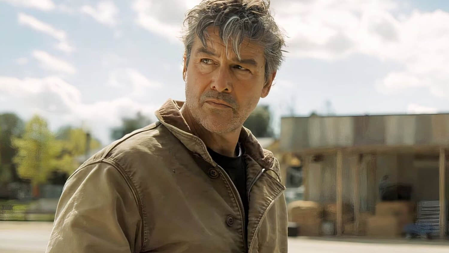 kyle-chandler-looking-to-the-side-in-lanterns-trailer.jpeg