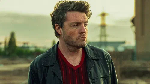 assets/tom-burke-as-guy-in-legends-on-netflix.jpeg