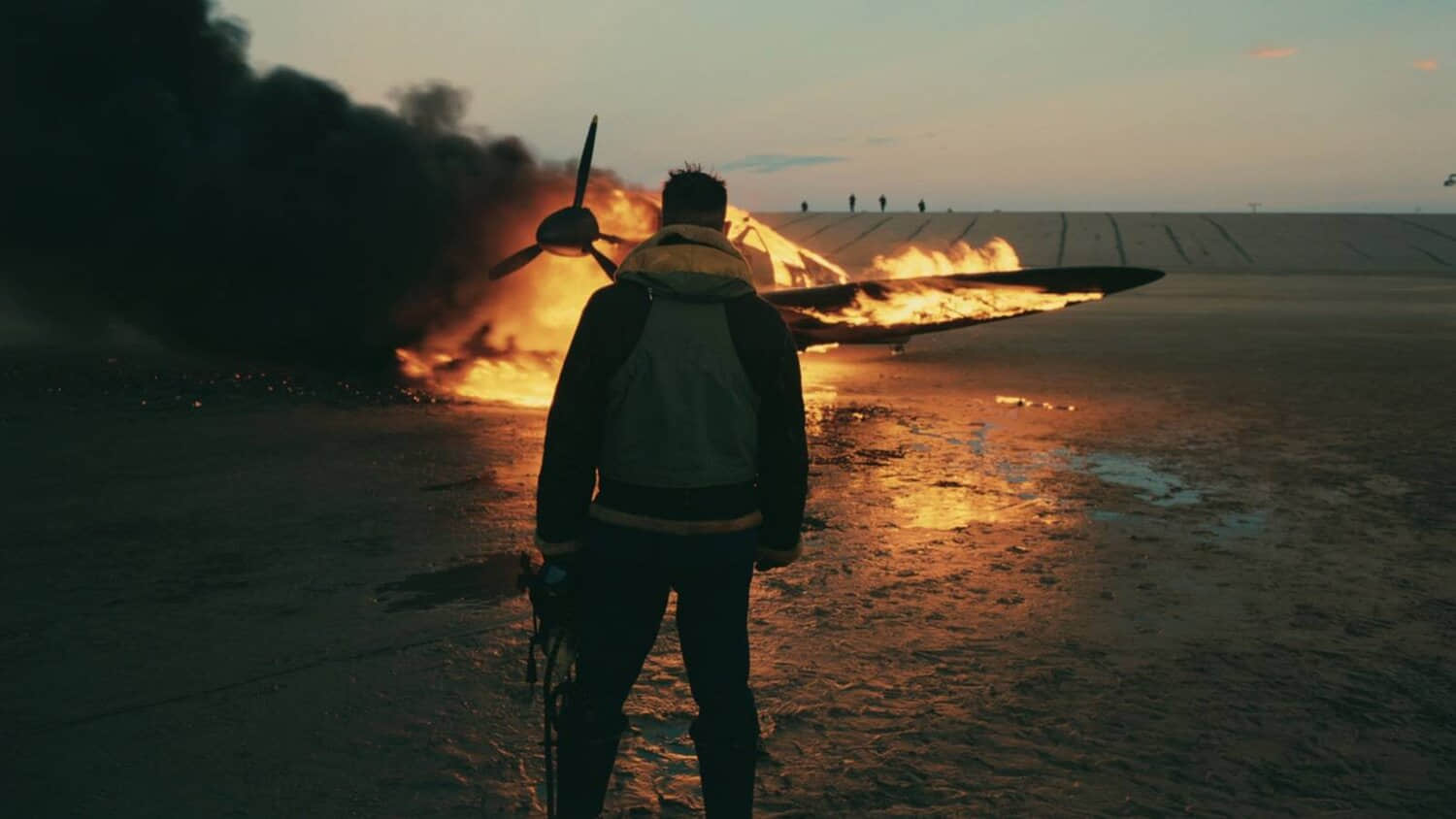 tom-hardy-in-dunkirk-war-action-movie-world-war-2-movie-christopher-nolan-masterpiece-streaming-hbo-max.jpeg