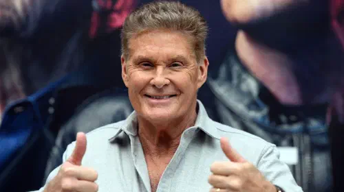 assets/david-hasselhoff-smiling-with-his-thumbs-up-at-an-event.jpeg