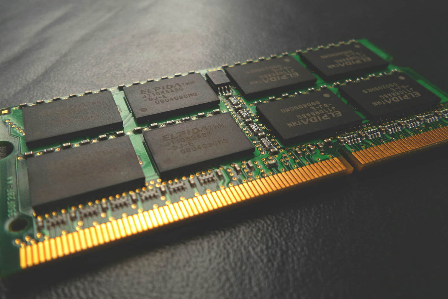 Laptop-SO-DIMM-RAM-memory-stick.jpeg