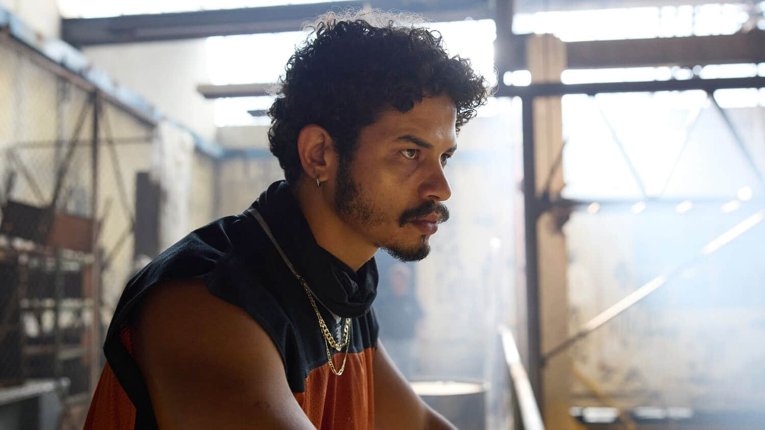elzio-vieira-as-tiago-looking-serious-in-man-on-fire.jpeg