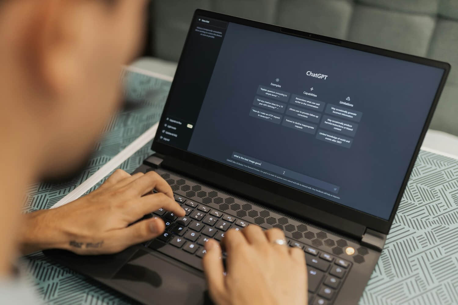 chatgpt-laptop-pexels-bertellifotografia-16094040.jpeg