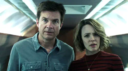 assets/jason-bateman-and-rachel-mcadams-in-game-night.jpeg