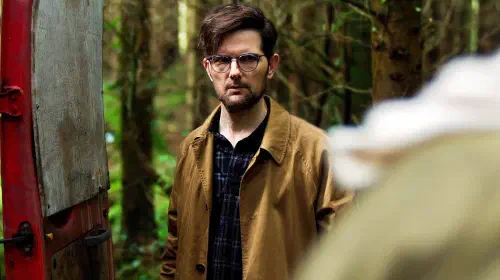 assets/adam-scott-looking-weirdly-at-an-irish-person-in-hokum.jpeg