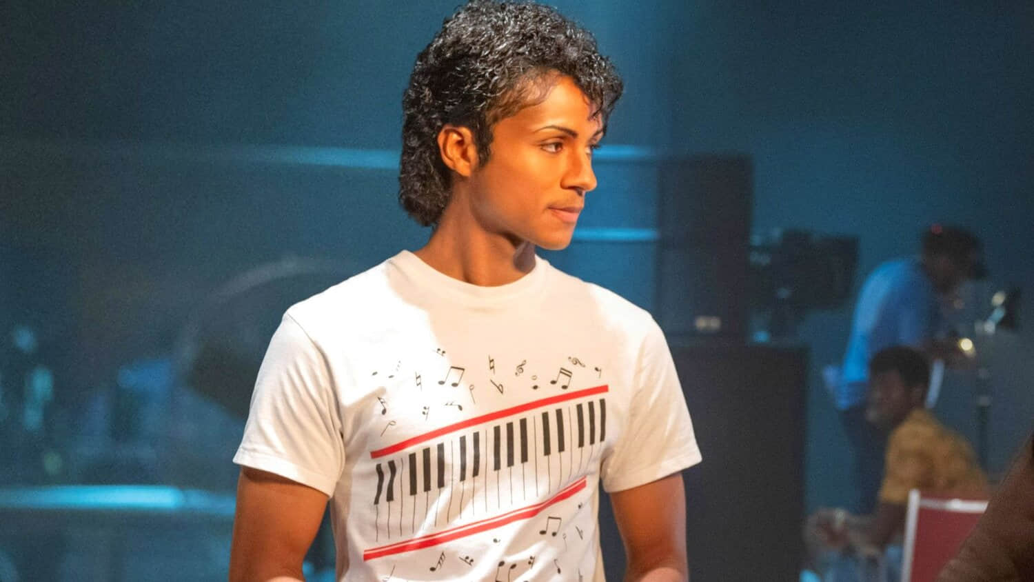 jaafar-jackson-as-michael-jackson-being-directed-behind-the-scenes-on-michael-2026.jpeg