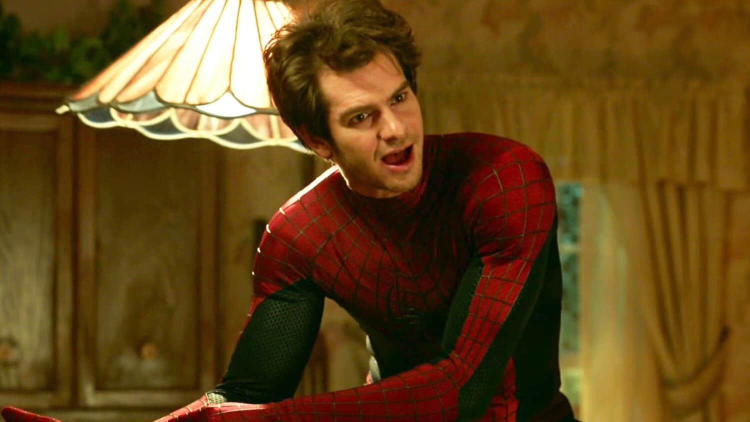 andrew-garfield-pointing-to-his-hand-in-spider-man-no-way-home.jpeg