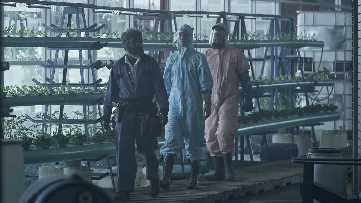 milton-barnes-mackenzie-davis-and-daniel-zovatto-in-station-eleven.jpeg