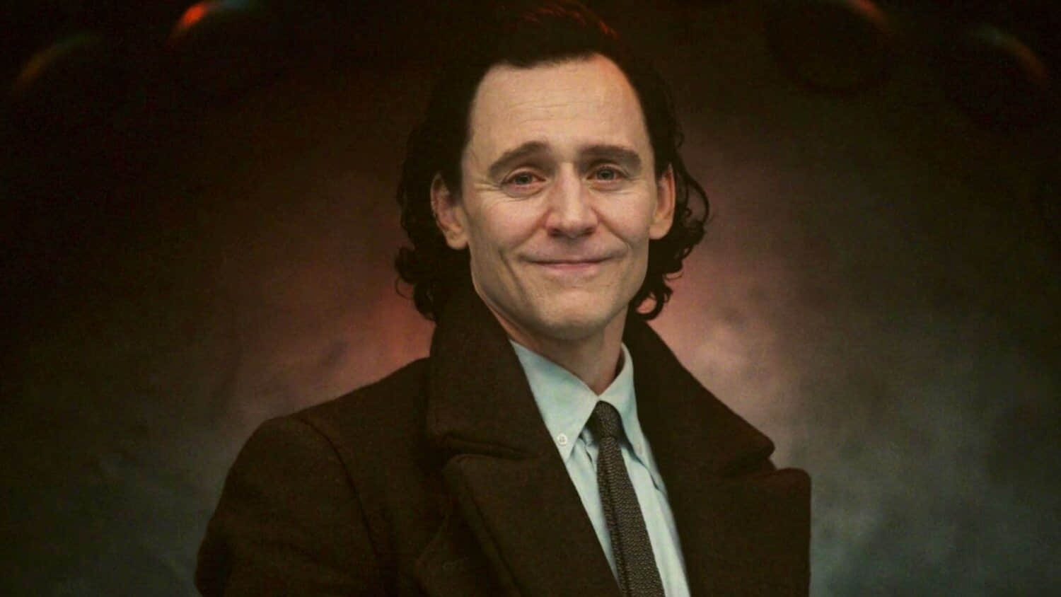 tom-hiddleston-smiling-in-loki-season-2-episode-6.jpeg