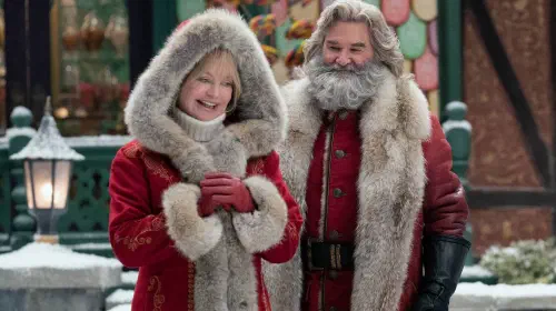 assets/christmas-chronicles-2-goldie-hawn-kurt-russell.jpeg