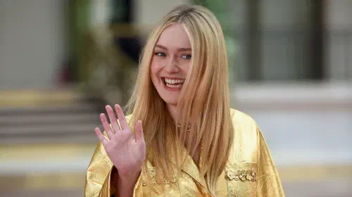 assets/dakota-fanning-at-an-event.jpeg