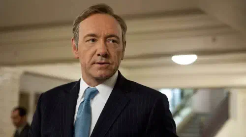 assets/kevin-spacey-in-house-of-cards-wearing-a-suit-and-blue-tie-looking-off-screen.jpeg