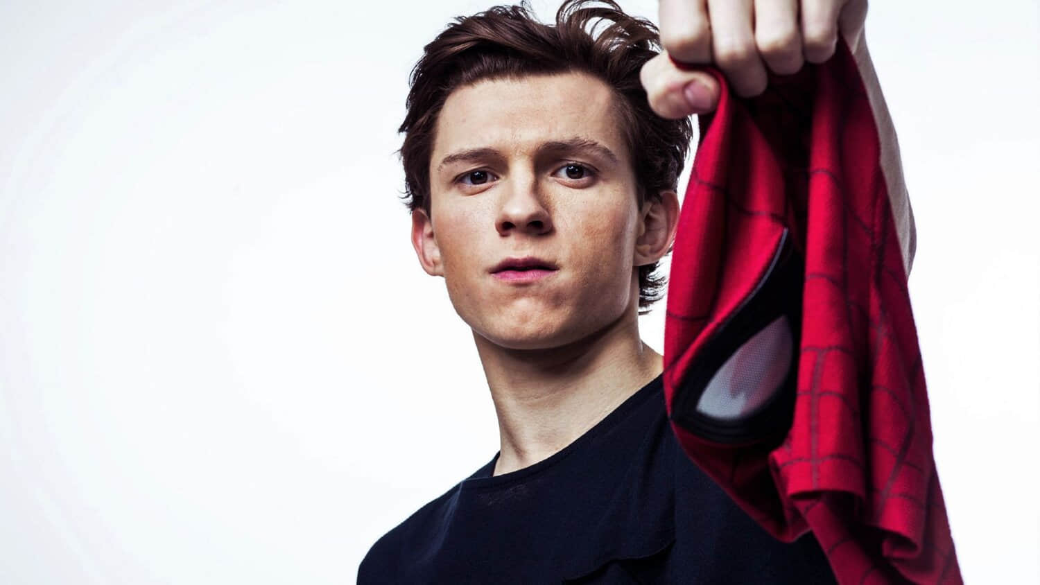 tom-holland-with-the-spider-man-mask-in-the-mcu-franchise.jpeg