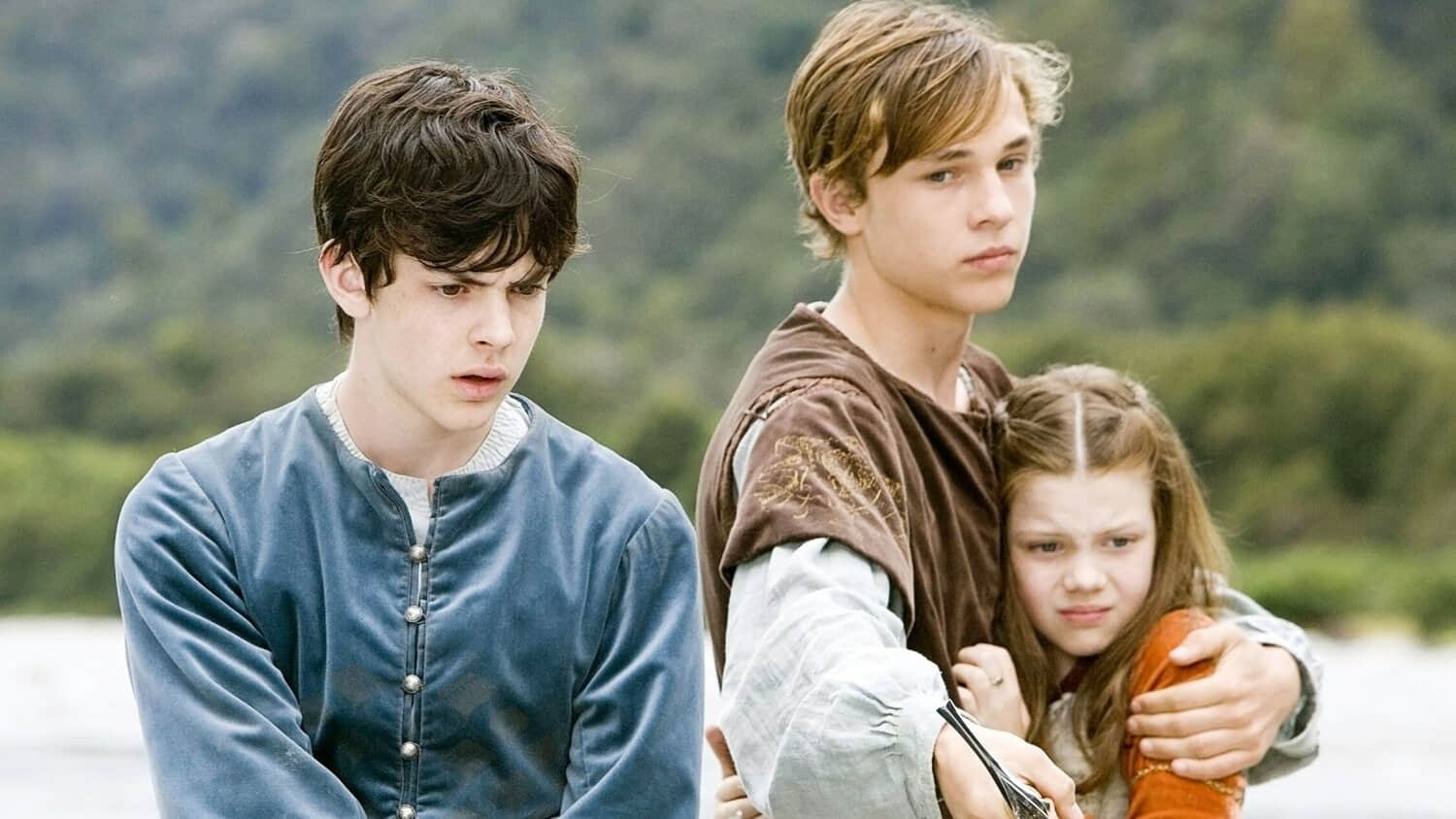 skandar-keynes-william-moseley-georgie-henley-in-2008-s-the-chronicles-of-narnia-prince-caspian.jpeg