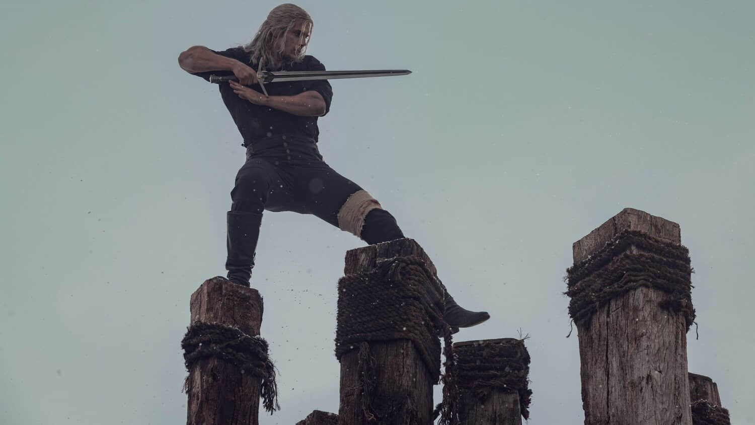 henry-cavill-as-geralt-of-rivia-in-season-2-of-the-witcher.jpeg