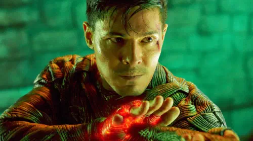 assets/lewis-tan-as-cole-young-holding-up-a-glowing-hand-in-mortal-kombat-ii.jpeg
