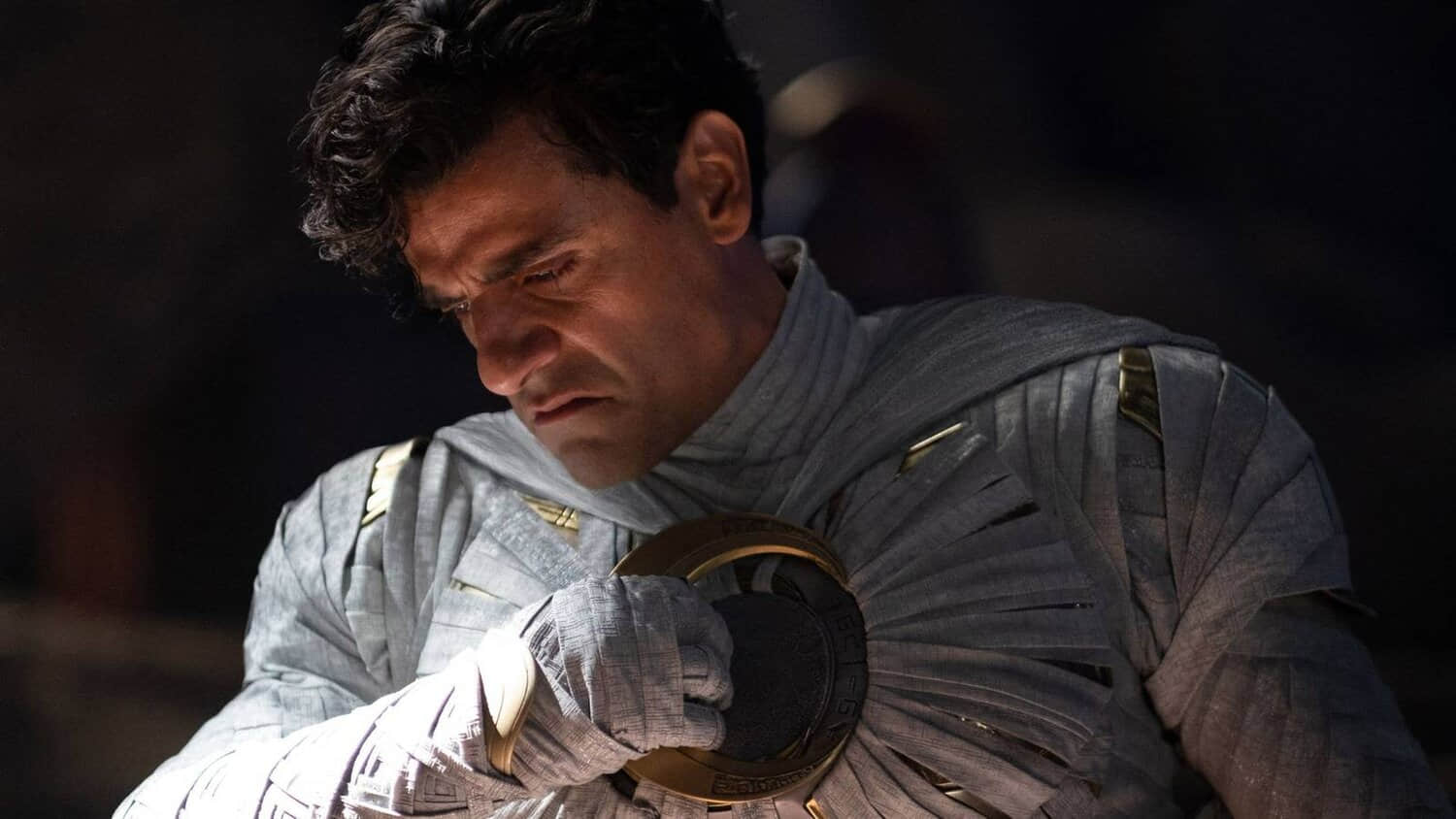 oscar-isaac-as-moon-knight-in-moon-knight.jpeg