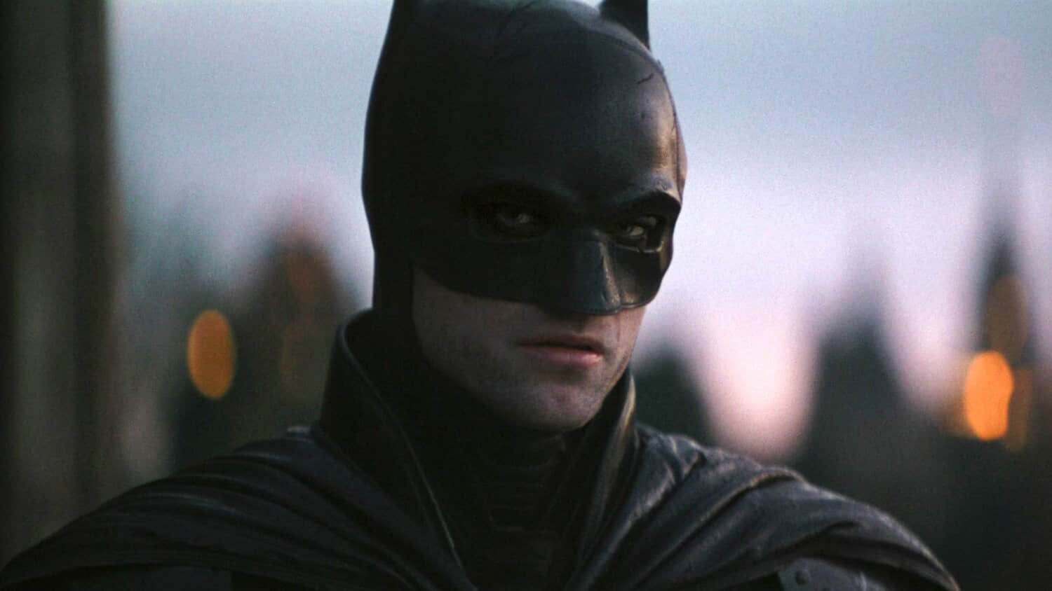 robert-pattinson-s-batman-looking-at-catwoman-at-the-end-of-the-batman.jpeg