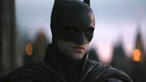 assets/robert-pattinson-s-batman-looking-at-catwoman-at-the-end-of-the-batman.jpeg
