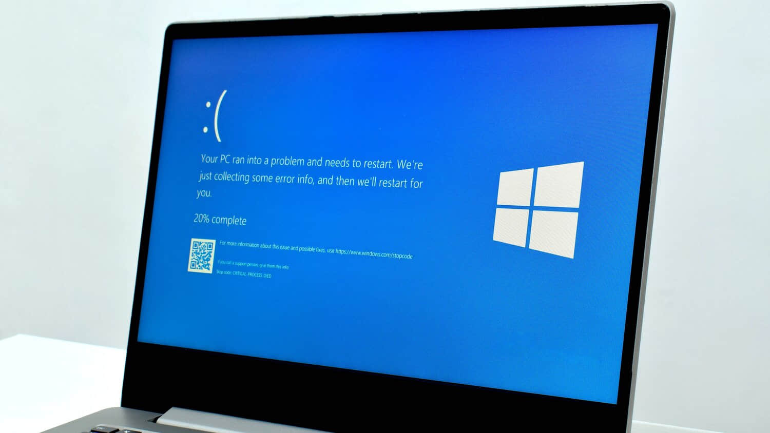 Windows-11-blue-screen-crash-error-on-laptop-screen.jpeg