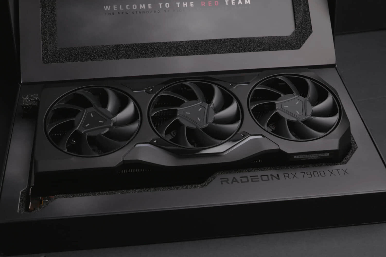 AMD-Radeon-RX-7900-XTX-reference-graphics-card.jpeg