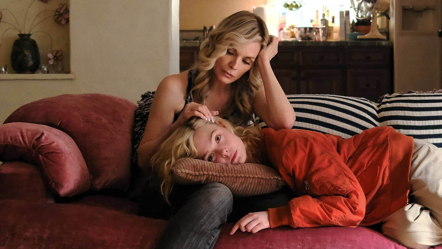 michelle-pfeiffer-and-elle-fanning-in-margo-s-got-money-troubles.jpeg