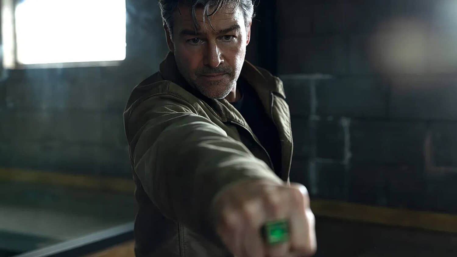 lanterns-tv-show-hal-jordan-kyle-chandler.jpeg