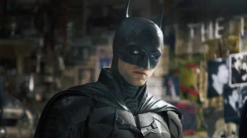 assets/robert-pattinson-looking-at-someone-in-the-batman.jpeg
