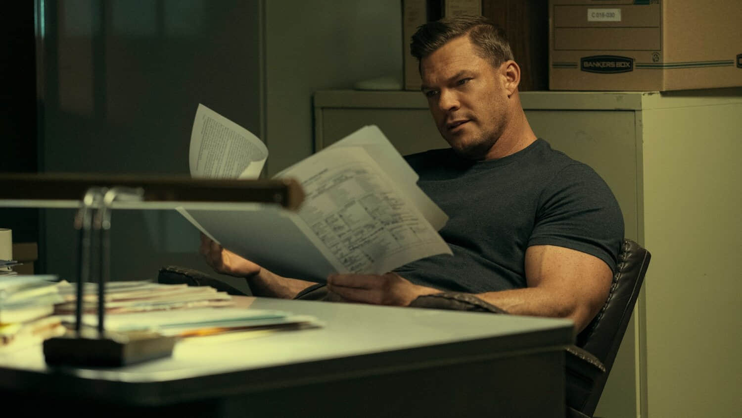 alan-ritchson-as-jack-reacher-in-season-2-of-reacher.jpeg