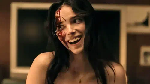 assets/inde-navarrette-as-nikki-smiling-while-covered-in-blood-in-obsession-2026.jpeg