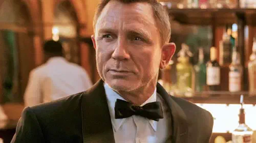 assets/daniel-craig-as-james-bond-at-a-bar-in-no-time-to-die.jpeg