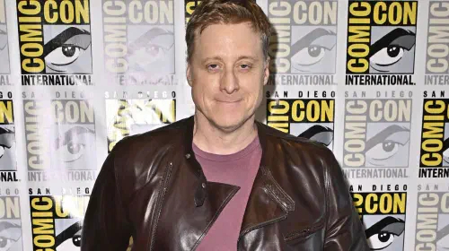 assets/alan-tudyk-at-the-photocall-for-the-fourth-season-of-the-syfy-series-resident-alien-at-san-diego-comic-con-international-2025-at-the-hilton-bayfront-hotel.jpg