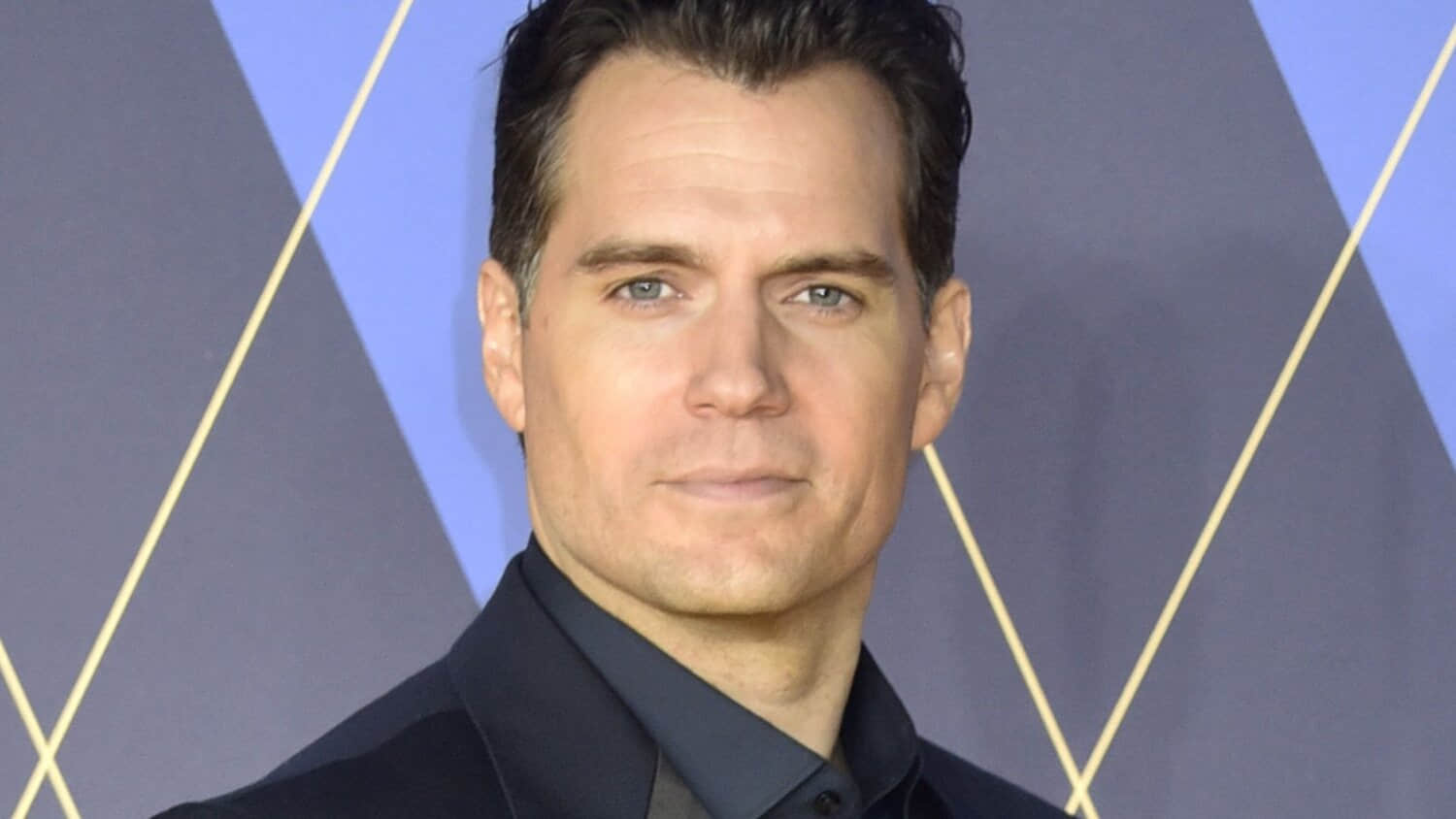 henry-cavill-posing-on-the-red-carpet-for-argylle.jpeg