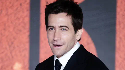 assets/jake-gyllenhaal-premiere-1.jpeg