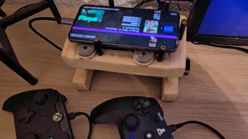 assets/Damaged-Pixel-8-turned-into-a-gaming-console-4.jpeg
